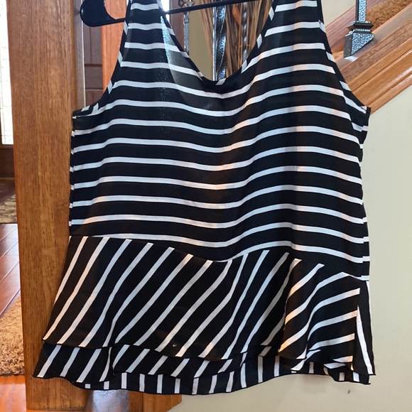 Sheer Gap tank top - Picture 5 of 5